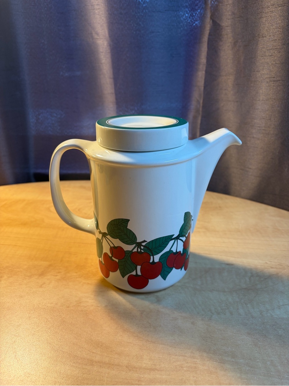Arabia Finland Kirsikkah Red Cherry Ceramic Pitcher w/ Cover Coffee Pot